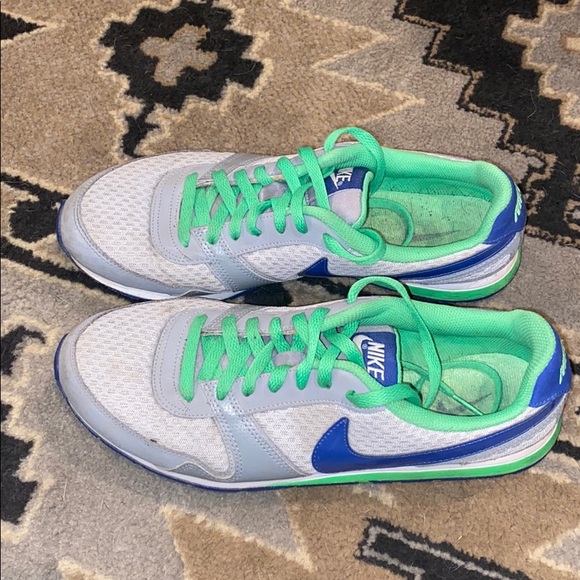 Nike Shoes - Nike 90s Style Tennis Shoes